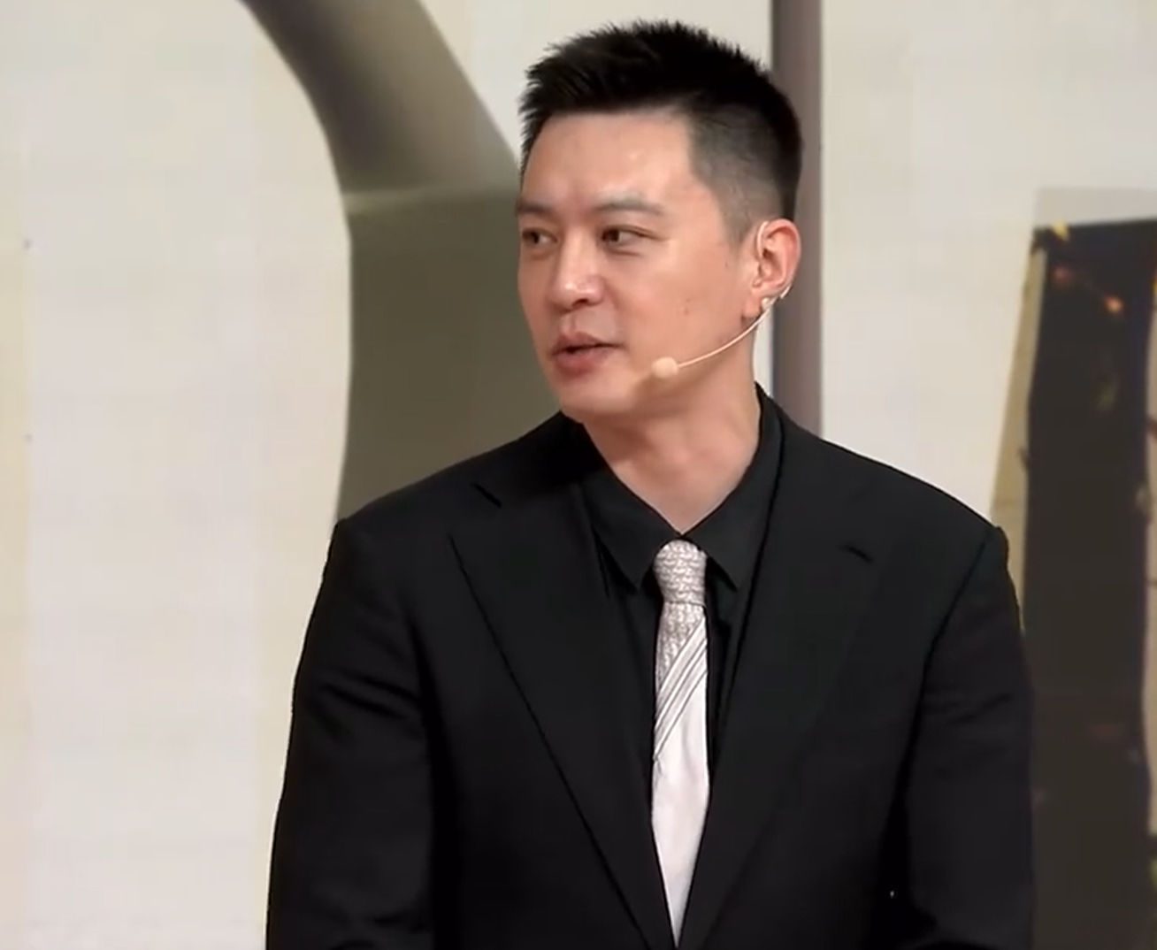杨鸣自曝：差点签约回归CBA，但还想学习交流再沉淀沉淀！